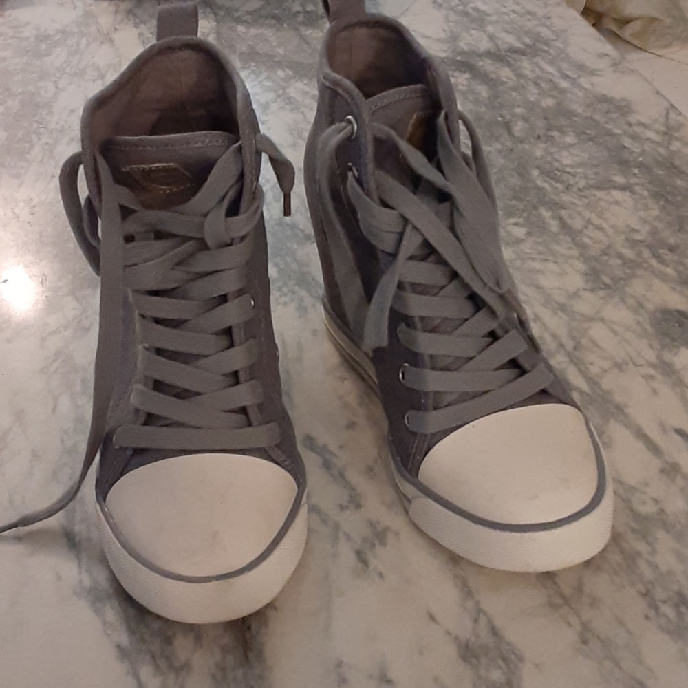 Guess never worn 3 inch heel